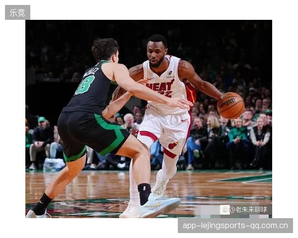 NBA后卫逆天技巧：背打内线强吃成功的秘密解析